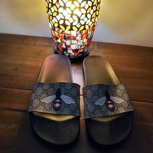 Summer/ Moving Sale Gucci GG Supreme Monogram Bee Slide Sandals